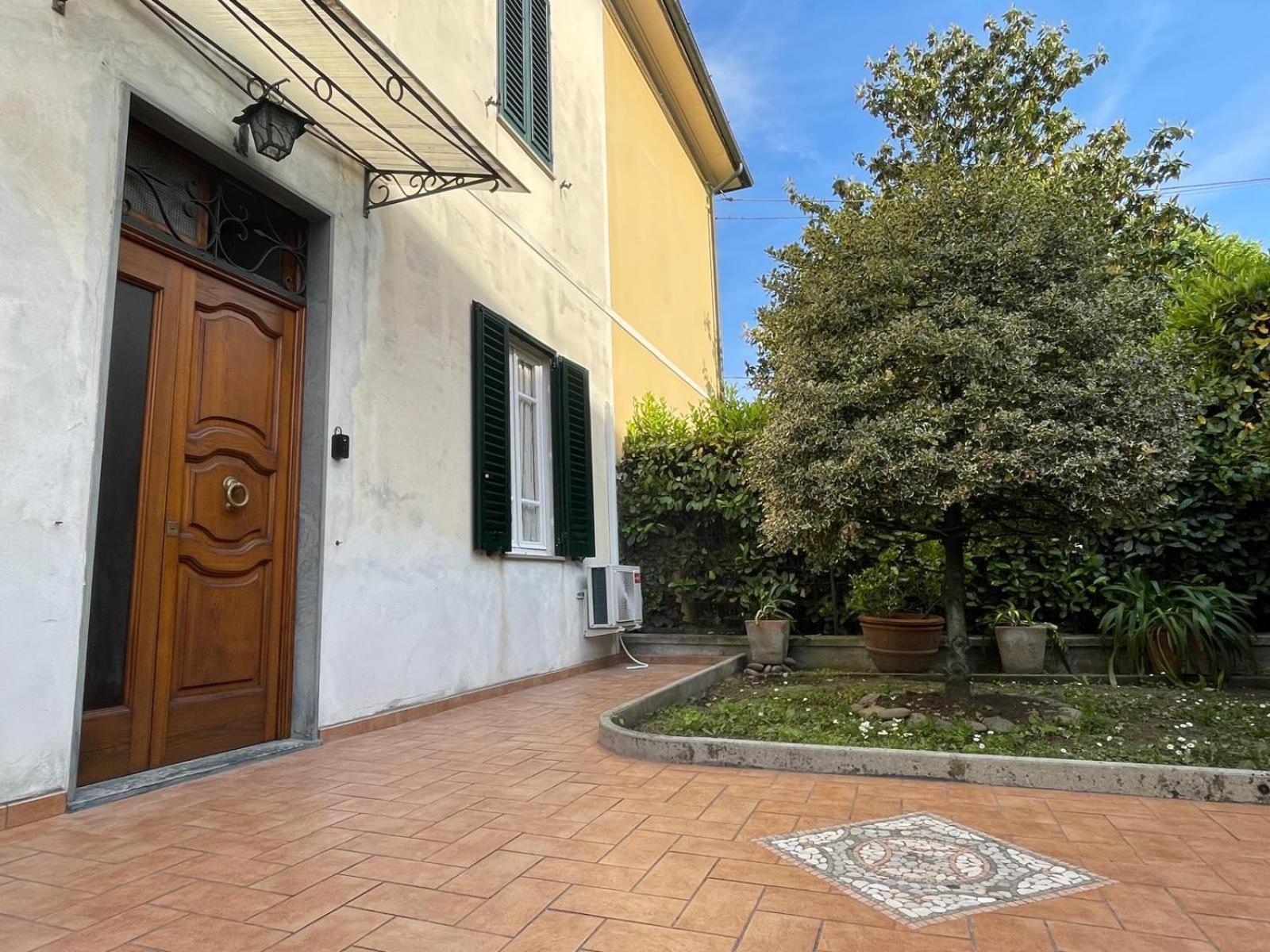 Apartamento Violet - La Casa Del Pucci Lucca Exterior foto